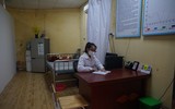 Ngày đầu học sinh tiểu học ngoại thành Hà Nội đội mưa rét đến trường học trực tiếp