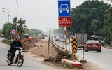 Xem công trường mở rộng đường gom, khắc phục tình trạng 