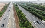 Xem công trường mở rộng đường gom, khắc phục tình trạng 