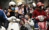 Hình ảnh ấn tượng trong ngày: Học sinh lớp 1 Hà Nội vui vẻ đến trường 