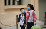 Hình ảnh ấn tượng trong ngày: Học sinh lớp 1 Hà Nội vui vẻ đến trường 
