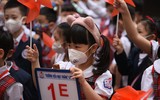 Hình ảnh ấn tượng trong ngày: Học sinh lớp 1 Hà Nội vui vẻ đến trường 