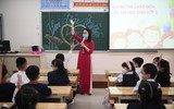 Hình ảnh ấn tượng trong ngày: Học sinh lớp 1 Hà Nội vui vẻ đến trường 