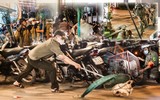 Cận cảnh một buổi làm việc của tổ săn bắt chó thả rông ở Hà Nội 
