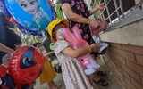 Hà Nội: Chen chân đi chơi công viên Thủ Lệ, trẻ em mệt mỏi vì nắng nóng