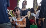 Hà Nội: Chen chân đi chơi công viên Thủ Lệ, trẻ em mệt mỏi vì nắng nóng