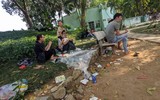 Hà Nội: Chen chân đi chơi công viên Thủ Lệ, trẻ em mệt mỏi vì nắng nóng