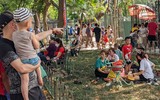 Hà Nội: Chen chân đi chơi công viên Thủ Lệ, trẻ em mệt mỏi vì nắng nóng