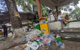 Hà Nội: Chen chân đi chơi công viên Thủ Lệ, trẻ em mệt mỏi vì nắng nóng