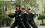 Xem nữ Cảnh sát cơ động điều khiển xe phân khối lớn, múa côn nhị khúc trấn áp tội phạm