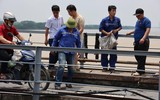 Lỗ thủng lớn nguy hiểm vừa xuất hiện trên cầu Long Biên, đã được khắc phục tạm thời