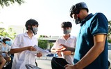 Toàn cảnh thi lớp 10 tại Hà Nội: Phó Chủ tịch UBND TP kiểm tra điểm thi và động viên thí sinh 