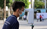 Toàn cảnh thi lớp 10 tại Hà Nội: Phó Chủ tịch UBND TP kiểm tra điểm thi và động viên thí sinh 
