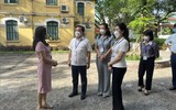 Toàn cảnh thi lớp 10 tại Hà Nội: Phó Chủ tịch UBND TP kiểm tra điểm thi và động viên thí sinh 