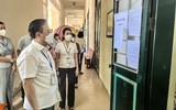 Toàn cảnh thi lớp 10 tại Hà Nội: Phó Chủ tịch UBND TP kiểm tra điểm thi và động viên thí sinh 