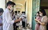 Toàn cảnh thi lớp 10 tại Hà Nội: Phó Chủ tịch UBND TP kiểm tra điểm thi và động viên thí sinh 