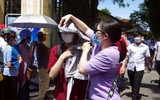 Hình ảnh ấn tượng trong buổi thi cuối vào lớp 10 ở Hà Nội