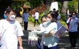 Hình ảnh ấn tượng trong buổi thi cuối vào lớp 10 ở Hà Nội
