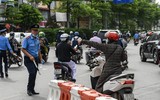 Hà Nội: Ngán ngẩm cảnh cố tình đi ngược chiều tại nút phân luồng thí điểm giảm ùn tắc ở đường Nguyễn Trãi