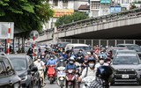 Hà Nội: Ngán ngẩm cảnh cố tình đi ngược chiều tại nút phân luồng thí điểm giảm ùn tắc ở đường Nguyễn Trãi
