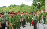 Công an Thủ đô dâng hương tưởng nhớ các anh hùng liệt sỹ ở nghĩa trang Quốc gia Vị Xuyên