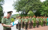 Công an Thủ đô dâng hương tưởng nhớ các anh hùng liệt sỹ ở nghĩa trang Quốc gia Vị Xuyên