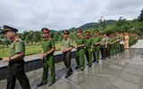 Công an Thủ đô dâng hương tưởng nhớ các anh hùng liệt sỹ ở nghĩa trang Quốc gia Vị Xuyên