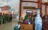 Công an Thủ đô dâng hương tưởng nhớ các anh hùng liệt sỹ ở nghĩa trang Quốc gia Vị Xuyên