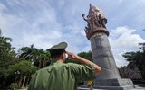 Công an Thủ đô dâng hương tưởng nhớ các anh hùng liệt sỹ ở nghĩa trang Quốc gia Vị Xuyên