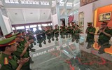 Công an Thủ đô dâng hương tưởng nhớ các anh hùng liệt sỹ ở nghĩa trang Quốc gia Vị Xuyên