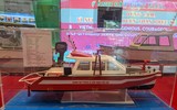 Tiểu liên và súng ngắn Việt Nam sản xuất trong dàn vũ khí khủng của lực lượng cảnh sát đang trưng bày ở Hà Nội