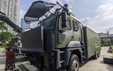 Tiểu liên và súng ngắn Việt Nam sản xuất trong dàn vũ khí khủng của lực lượng cảnh sát đang trưng bày ở Hà Nội