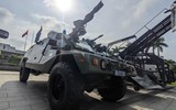Tiểu liên và súng ngắn Việt Nam sản xuất trong dàn vũ khí khủng của lực lượng cảnh sát đang trưng bày ở Hà Nội