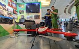 Tiểu liên và súng ngắn Việt Nam sản xuất trong dàn vũ khí khủng của lực lượng cảnh sát đang trưng bày ở Hà Nội