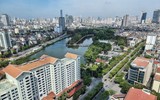 Ngắm vẻ đẹp độc đáo của hồ nước đặc biệt giữa trung tâm Thủ đô Hà Nội