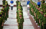 Khoảnh khắc đáng yêu của các em nhỏ tham gia Học kỳ Công an ở Học viện Cảnh sát Nhân dân