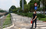 Lối đi bộ ven sông Tô Lịch nhếch nhác với những hình ảnh phản cảm