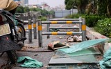 Lối đi bộ ven sông Tô Lịch nhếch nhác với những hình ảnh phản cảm