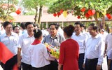Thủ tướng Phạm Minh Chính trò chuyện với học sinh Phú Thọ trước thềm năm học mới