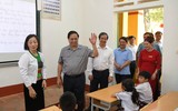 Thủ tướng Phạm Minh Chính trò chuyện với học sinh Phú Thọ trước thềm năm học mới