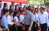 Thủ tướng Phạm Minh Chính trò chuyện với học sinh Phú Thọ trước thềm năm học mới