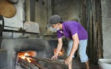 Cận cảnh làng nghề làm cốm mộc độc đáo ở Thủ đô