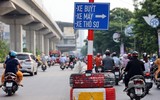 Toàn cảnh 1 tháng thí điểm phân làn xe máy ở đường Nguyễn Trãi: Giao thông chưa hết lộn xộn