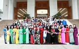 Hình ảnh ấn tượng khi Phó Thủ tướng Vũ Đức Đam gặp mặt các thầy cô giáo tiêu biểu