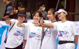 Nữ sinh viên trổ tài chạy bộ 