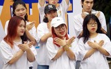 Nữ sinh viên trổ tài chạy bộ 