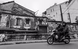 Lãng đãng chiều đông Hà Nội qua các bức ảnh đen trắng giàu cảm xúc