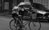 Lãng đãng chiều đông Hà Nội qua các bức ảnh đen trắng giàu cảm xúc