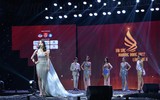 Tận mắt nữ sinh 