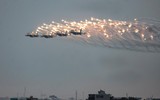 Tiêm kích Su-30MK2 trình diễn ấn tượng mở màn Triển lãm Quốc phòng quốc tế Việt Nam 2022